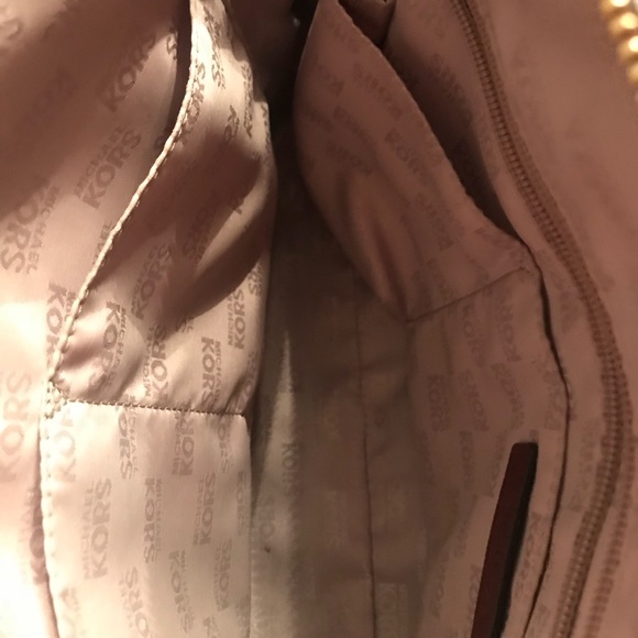 👜 Michael Kors Saffiano stud purse 👜 - Picture 5 of 5